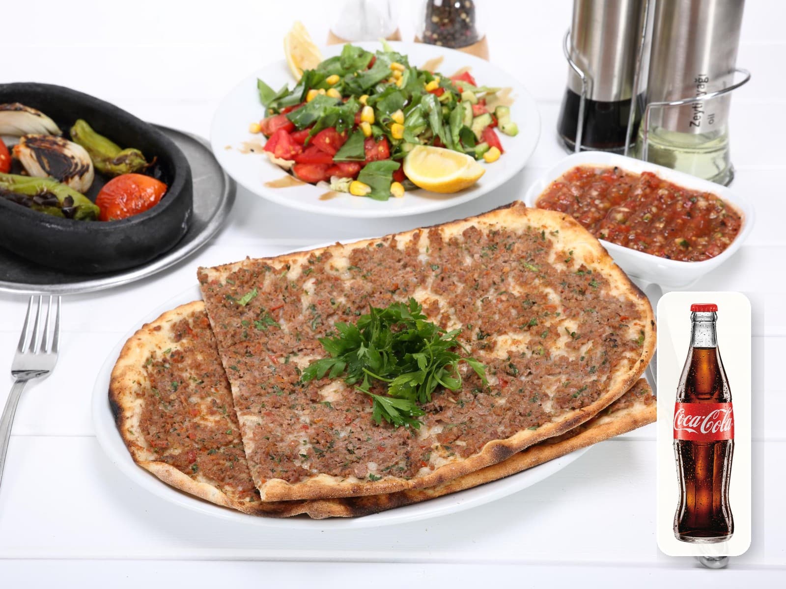 Kıymalı Pide + Coca-Cola görseli