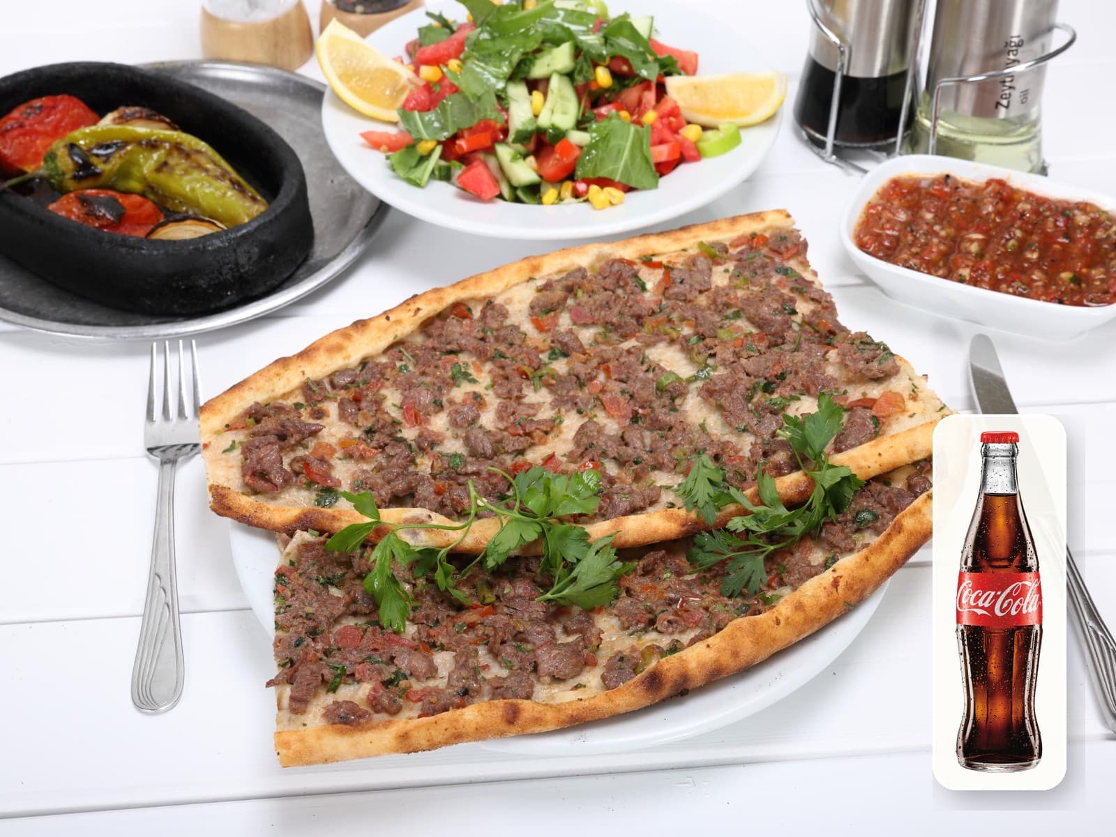 Kuşbaşılı Pide + Coca-Cola görseli